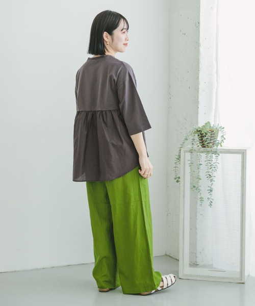 ITEMS URBANRESEARCH（アイテムズ アーバンリサーチ）の「バックギャザーTシャツ（Tシャツ/カットソー・レディース・チャコールグレー/ホワイト/ブラック/グレー系その他・FREE）」の13枚目の写真