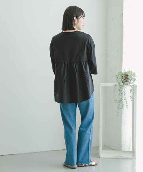ITEMS URBANRESEARCH（アイテムズ アーバンリサーチ）の「バックギャザーTシャツ（Tシャツ/カットソー・レディース・チャコールグレー/ホワイト/ブラック/グレー系その他・FREE）」の22枚目の写真