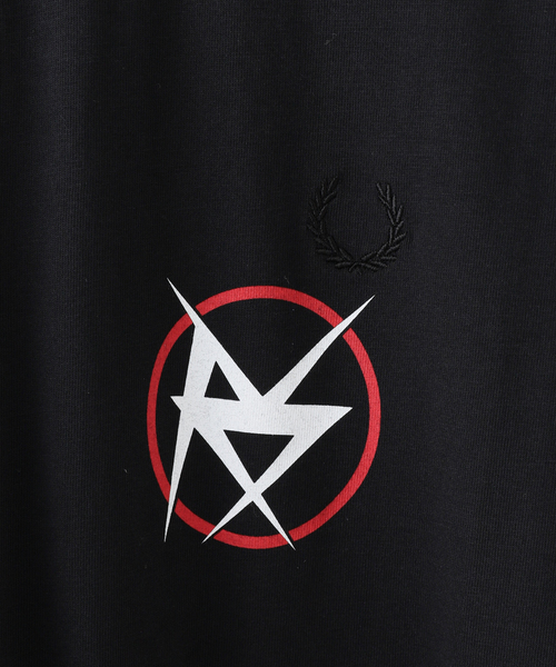 FRED PERRY×RAF SIMONS(フレッドペリーラフシモンズ)の「【RAFSIMONS × FREDPERRY】 PRINTED T-SH(Tシャツ/カットソー・メンズ・ブラック・SMALL/MEDIUM)」の6枚目の写真