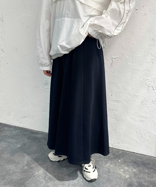apres jour mignon(アプレジュールミニョン)の「スウェットフレアスカート【ZOZOTOWN限定アイテム】(スカート・レディース・ネイビー/ブラック/ナチュラル・X-LARGE/SMALL/MEDIUM)」の1枚目の写真