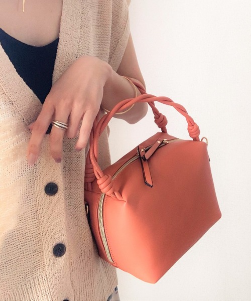 Q（キュー）の「スクエアミニバッグ（ハンドバッグ・レディース・ブラック/オレンジ・ONE SIZE）」の2枚目の写真