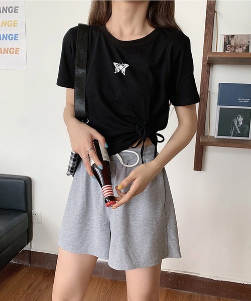 shopnikoniko(ショップニコニコ)の「バタフライ クロップド丈 Tシャツ ショート丈(Tシャツ/カットソー・レディース・ブラック/ホワイト・フリー)」の3枚目の写真
