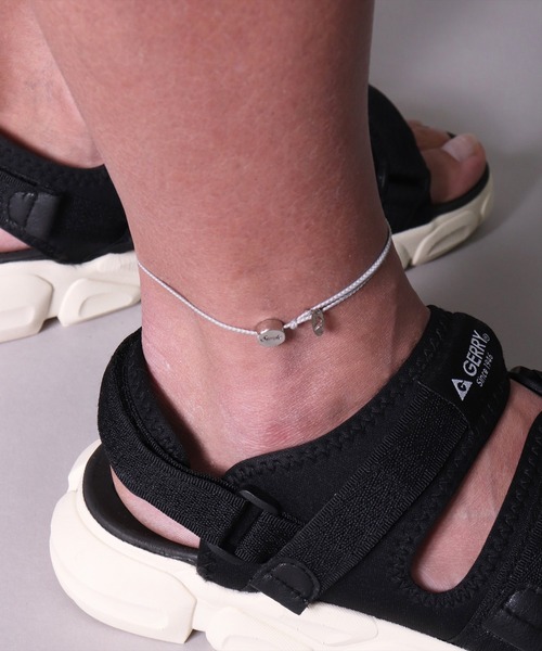 BAYBLO（ベイブロ）の「(BB)【ユニセックス】アクリルコード 編み込み メッセージ アンクレット（アンクレット・メンズ・ブラック/グリーン/グレー/オレンジ/レッド/ブラウン/ネイビー・FREE）」の3枚目の写真