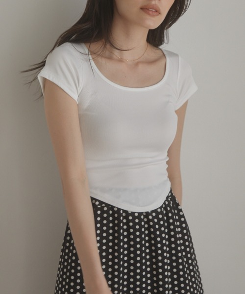 ACYM（アシーム）の「Round cut mini Tシャツ（Tシャツ/カットソー・レディース・ホワイト/ベージュ/ブラック・FREE）」の2枚目の写真