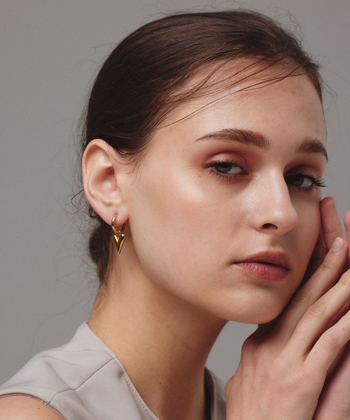 CENE(セネ)の「【CENE】セネ/ラインハートフープイヤリング(イヤリング・レディース・ゴールド/シルバー・FREE)」の19枚目の写真