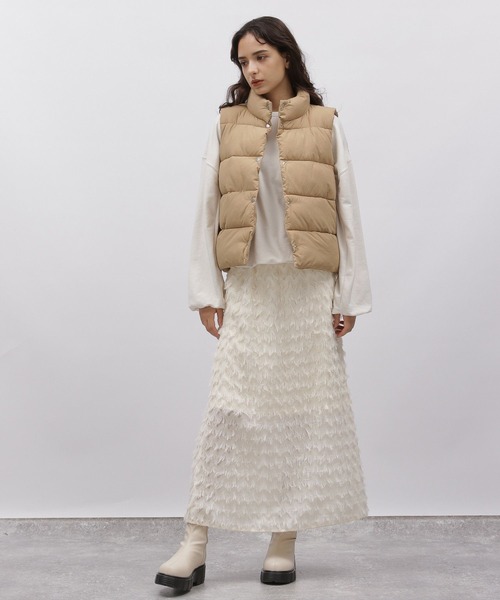 LAKOLE（ラコレ）の「ショートパファーベスト / 966825（ダウンベスト・レディース・ネイビー/ベージュ/ブラウン・SMALL/MEDIUM）」の9枚目の写真