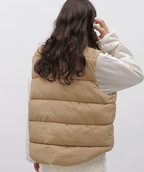 LAKOLE（ラコレ）の「ショートパファーベスト / 966825（ダウンベスト・レディース・ネイビー/ベージュ/ブラウン・SMALL/MEDIUM）」の12枚目の写真