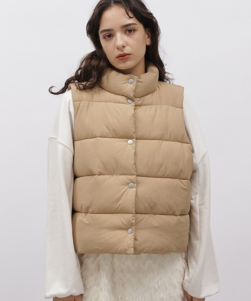 LAKOLE（ラコレ）の「ショートパファーベスト / 966825（ダウンベスト・レディース・ネイビー/ベージュ/ブラウン・SMALL/MEDIUM）」の13枚目の写真