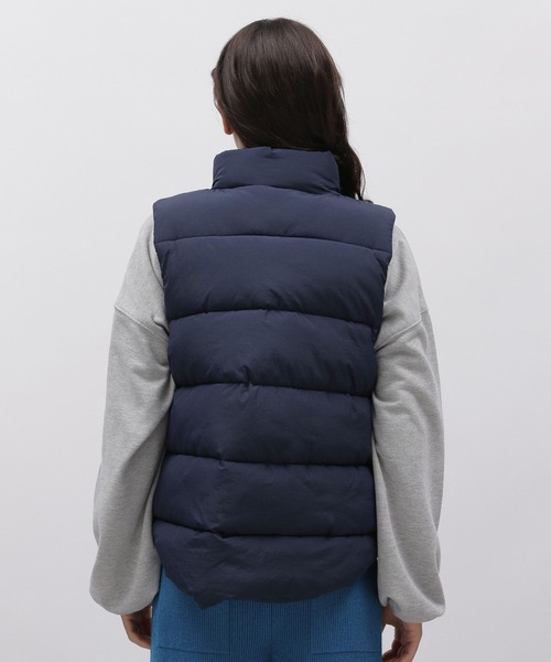 LAKOLE（ラコレ）の「ショートパファーベスト / 966825（ダウンベスト・レディース・ネイビー/ベージュ/ブラウン・SMALL/MEDIUM）」の22枚目の写真