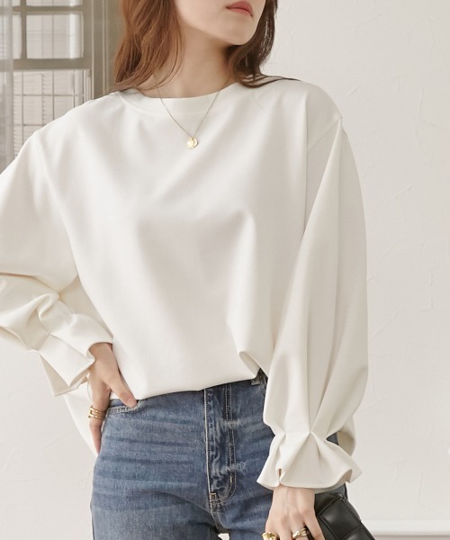 nissen(ニッセン)の「タック入キャンディースリーブトップス(Tシャツ/カットソー・レディース・オフホワイト/ネイビー/グレイッシュベージュ・M/L/LL)」の2枚目の写真