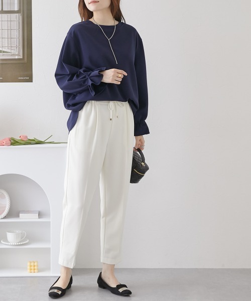 nissen(ニッセン)の「タック入キャンディースリーブトップス(Tシャツ/カットソー・レディース・オフホワイト/ネイビー/グレイッシュベージュ・M/L/LL)」の4枚目の写真