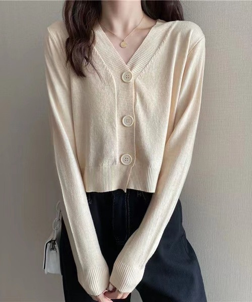 Silly（シリー）の「11 color ビッグボタンニットカーディガン（カーディガン/ボレロ・レディース・イエロー/アイボリー/ライトブルー/パープル/ホワイト/オレンジ/カーキ/ベージュ/ブラック/ピンク/グレー・FREE）」の2枚目の写真