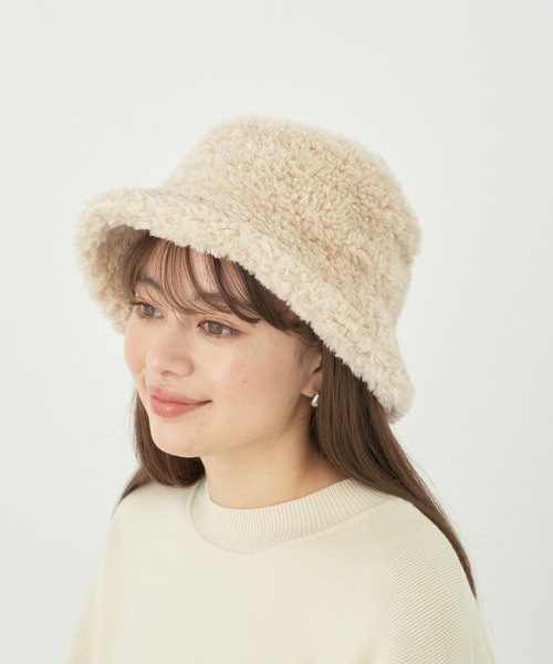 earth music&ecology(アースミュージックアンドエコロジー)の「ボアバケットハット(ハット・レディース・ベージュ/ホワイト/ライトグリーン・FREE)」の2枚目の写真