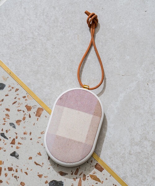 FREAK'S STORE(フリークスストア)の「PRISMATE/プリズメイト 速暖 使い捨てないカイロ モバイルバッテリー付 / 充電式 エコハンドウォーマ(トラベルグッズ・メンズ・ホワイト/ピンク・ONE SIZE)」の10枚目の写真