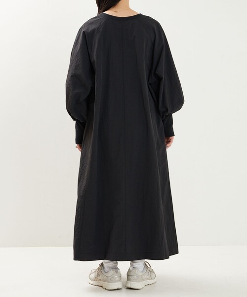 FREAK'S STORE（フリークスストア）の「限定展開　パネル ステッチデザイン ナイロンワンピース（ワンピース・レディース・ナチュラル/ブラック/オリーブ/サックスブルー・SMALL/MEDIUM）」の16枚目の写真