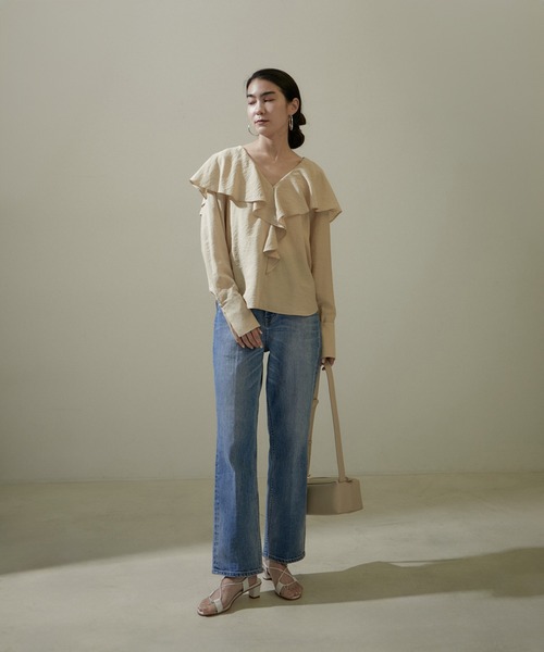 SALON adam et rope'（サロン アダム エ ロペ）の「[24SS]フリルカラーブラウス/ラッフルカラー（シャツ/ブラウス・レディース・ブラック/ベージュ/オフホワイト・FREE）」の7枚目の写真