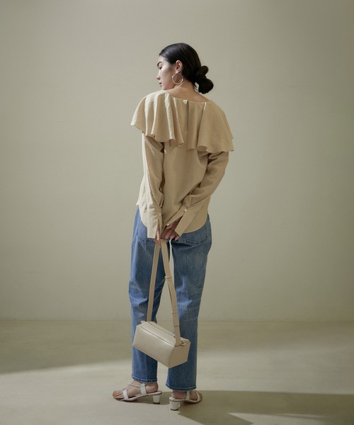 SALON adam et rope'（サロン アダム エ ロペ）の「[24SS]フリルカラーブラウス/ラッフルカラー（シャツ/ブラウス・レディース・ブラック/ベージュ/オフホワイト・FREE）」の10枚目の写真
