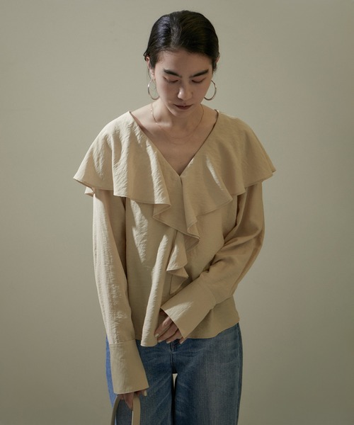SALON adam et rope'（サロン アダム エ ロペ）の「[24SS]フリルカラーブラウス/ラッフルカラー（シャツ/ブラウス・レディース・ブラック/ベージュ/オフホワイト・FREE）」の14枚目の写真
