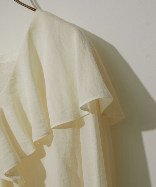 SALON adam et rope'（サロン アダム エ ロペ）の「[24SS]フリルカラーブラウス/ラッフルカラー（シャツ/ブラウス・レディース・ブラック/ベージュ/オフホワイト・FREE）」の9枚目の写真