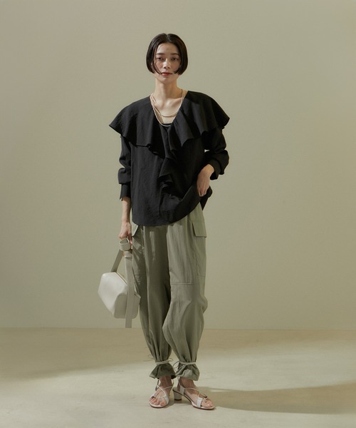 SALON adam et rope'（サロン アダム エ ロペ）の「[24SS]フリルカラーブラウス/ラッフルカラー（シャツ/ブラウス・レディース・ブラック/ベージュ/オフホワイト・FREE）」の15枚目の写真