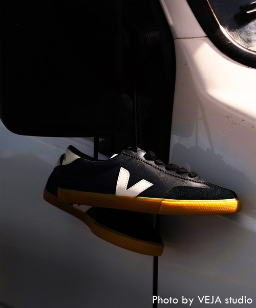 VEJA(ヴェジャ)の「VEJA / "VOLLEY" スニーカー(スニーカー・メンズ・ホワイト系/ホワイト×グレー/ホワイト×ブラウン/シルバー/ブラック/シルバー系・37/38/39/41/42/36/43/40)」の9枚目の写真