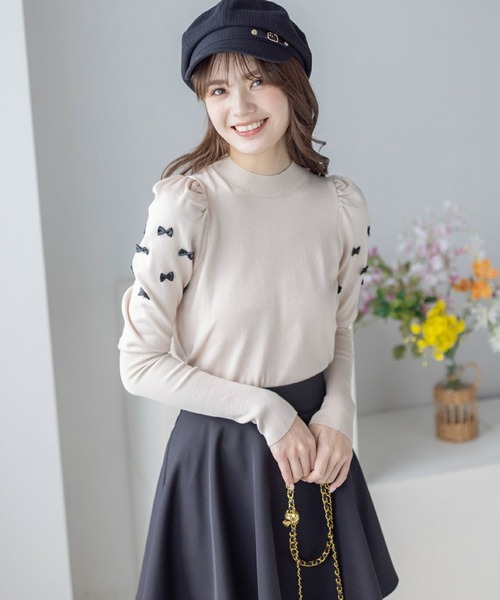 clear(クリア)の「リボン付きパフスリーブニットトップス≪2024SS新作≫(ニット/セーター・レディース・ブラック/オフホワイト/ベージュ・F)」の3枚目の写真