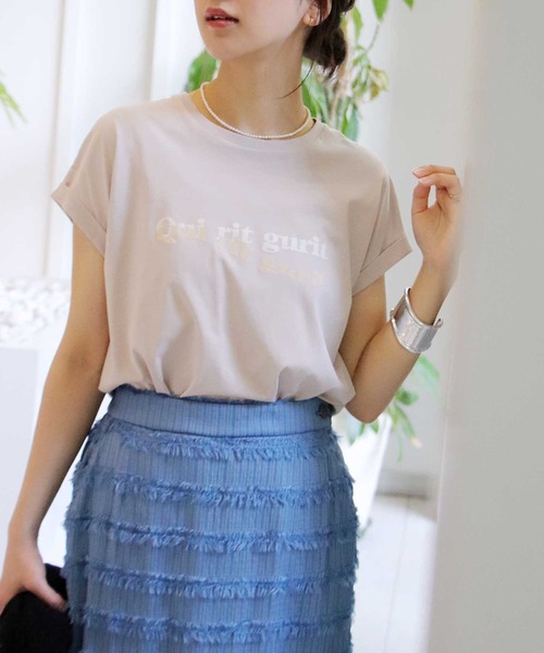 Jines(ジネス)の「袖ロールアップロゴプリントTシャツ(Tシャツ/カットソー・レディース・ベージュ/チャコールグレー/オフホワイト・38)」の3枚目の写真