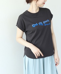 袖ロールアップロゴプリントＴシャツ
