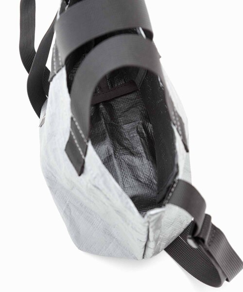 ADAM ET ROPE'(アダムエロペ)の「【TRAVEL COUTURE】レジャーFab Comsaw Bag(ハンドバッグ・メンズ・グレー/ホワイト・FREE)」の13枚目の写真