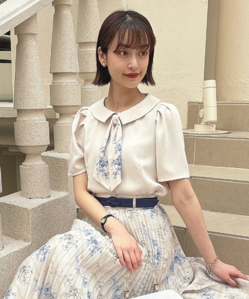 an another angelus(アンアナザーアンジェラス)の「アイビーローズスカーフタイ付きブラウス(シャツ/ブラウス・レディース・オフホワイト/アイボリー・FREE)」の8枚目の写真