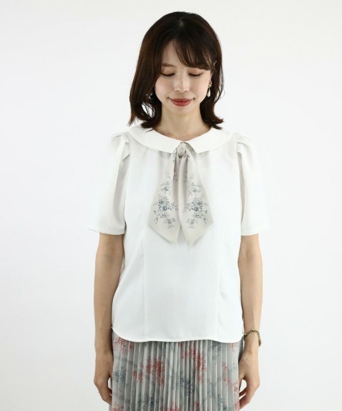 an another angelus(アンアナザーアンジェラス)の「アイビーローズスカーフタイ付きブラウス(シャツ/ブラウス・レディース・オフホワイト/アイボリー・FREE)」の16枚目の写真