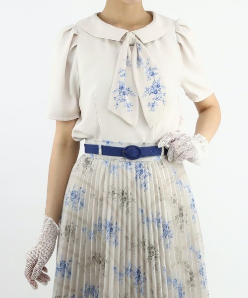 an another angelus(アンアナザーアンジェラス)の「アイビーローズスカーフタイ付きブラウス(シャツ/ブラウス・レディース・オフホワイト/アイボリー・FREE)」の21枚目の写真