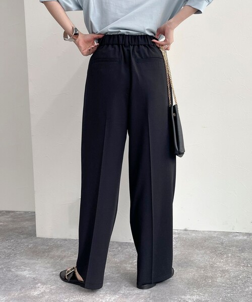 fredy emue（フレディエミュ）の「2タックスラックス【レングス長め丈あり】（スラックス・レディース・グレー/ベージュ/ブラック・39/38/36）」の13枚目の写真