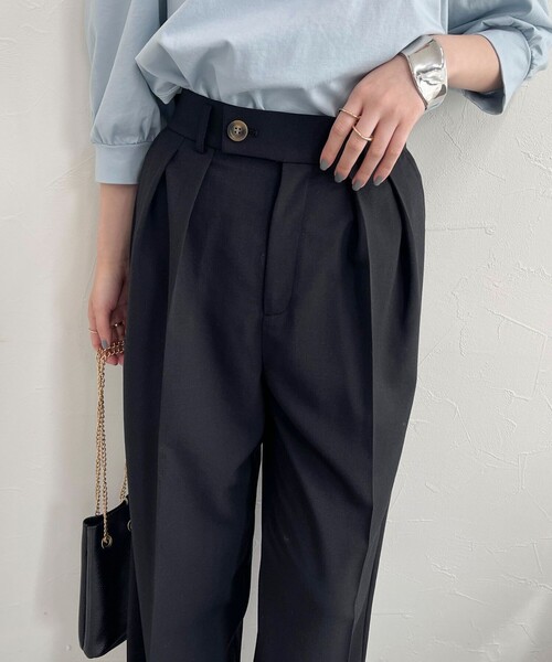 fredy emue（フレディエミュ）の「2タックスラックス【レングス長め丈あり】（スラックス・レディース・グレー/ベージュ/ブラック・39/38/36）」の4枚目の写真