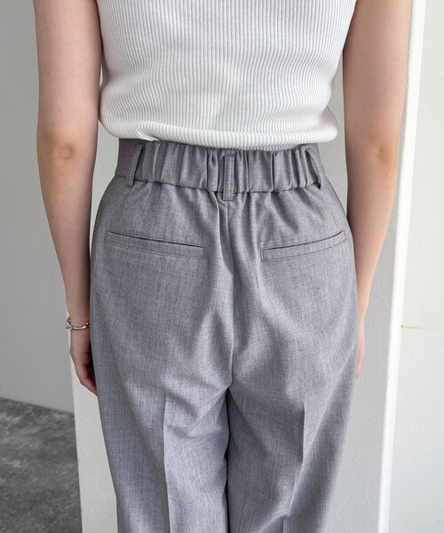 fredy emue（フレディエミュ）の「2タックスラックス【レングス長め丈あり】（スラックス・レディース・グレー/ベージュ/ブラック・39/38/36）」の16枚目の写真