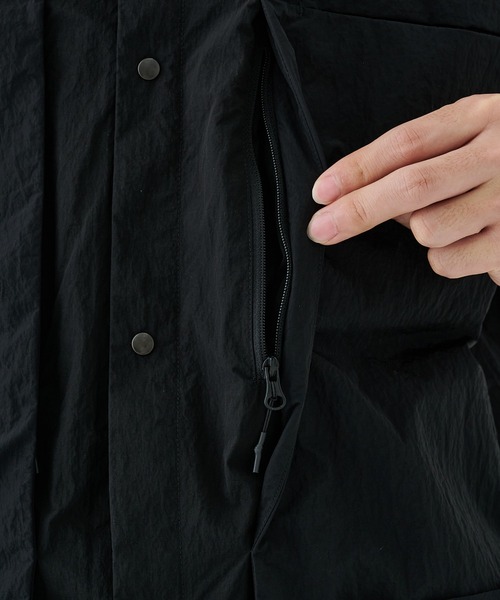WHITE MOUNTAINEERING（ホワイトマウンテニアリング）の「STUDIOUS別注 BLK SHORT SLEEVE SHIRTS（シャツ/ブラウス・メンズ・ブラック・0/1/2）」の12枚目の写真