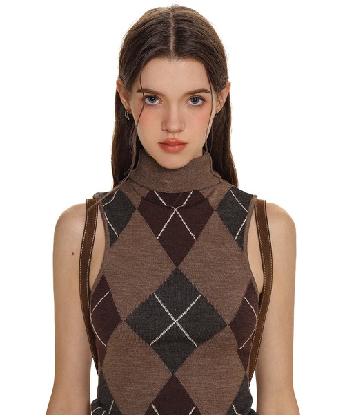 Moromoro2（モロモロ）の「ハイネック アーガイル タンクトップ BX4117【Moromoro2】（タンクトップ・レディース・グレー/ブラウン・S/M/L）」の3枚目の写真