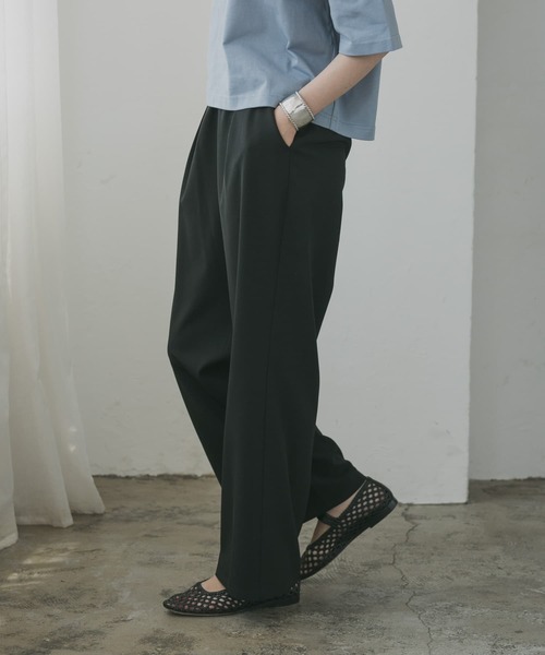 URBAN RESEARCH(アーバンリサーチ)の「『MADE IN JAPAN』ストレッチタックワイドパンツ(その他パンツ・レディース・ブラック/ベージュ・FREE)」の22枚目の写真