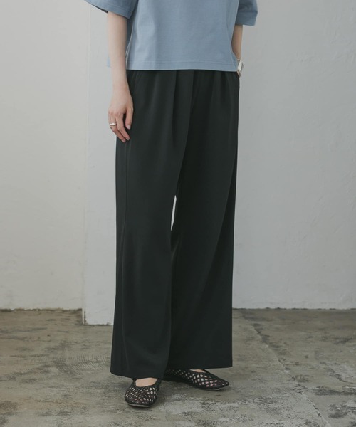 URBAN RESEARCH(アーバンリサーチ)の「『MADE IN JAPAN』ストレッチタックワイドパンツ(その他パンツ・レディース・ブラック/ベージュ・FREE)」の3枚目の写真