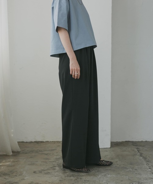 URBAN RESEARCH(アーバンリサーチ)の「『MADE IN JAPAN』ストレッチタックワイドパンツ(その他パンツ・レディース・ブラック/ベージュ・FREE)」の4枚目の写真