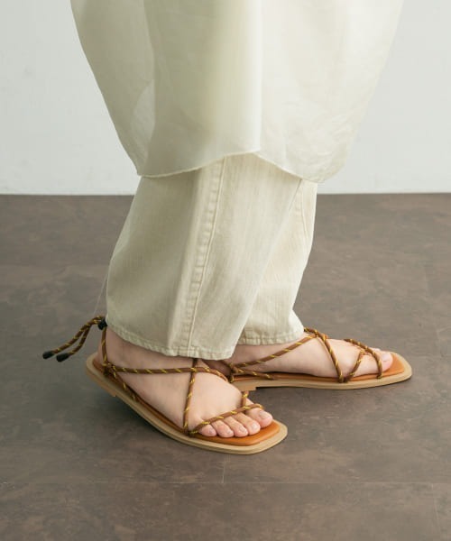 KBF（ケイビーエフ）の「ドローコードサンダル（サンダル・レディース・ブラウン/ブラック・38/37/36）」の2枚目の写真