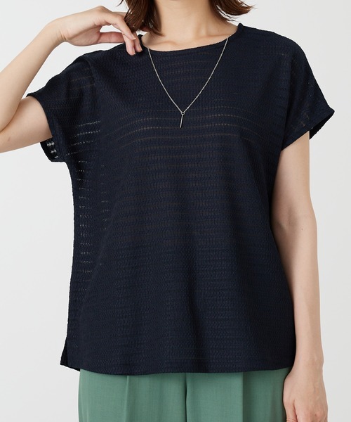 BELLUNA PLUS(ベルーナ)の「ネックレス付ジャカード素材プルオーバー(Tシャツ/カットソー・レディース・ネイビー/アイボリー/ワイン・MEDIUM/LARGE/X-LARGE)」の2枚目の写真