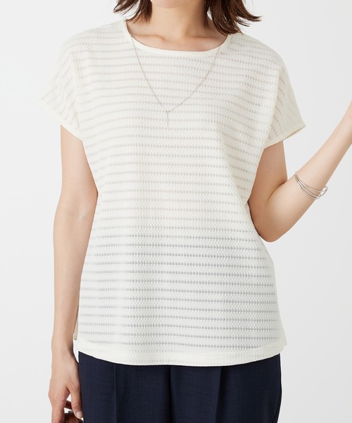 BELLUNA PLUS(ベルーナ)の「ネックレス付ジャカード素材プルオーバー(Tシャツ/カットソー・レディース・ネイビー/アイボリー/ワイン・MEDIUM/LARGE/X-LARGE)」の1枚目の写真