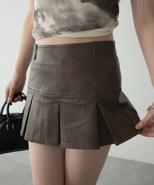 dispark(ディスパーク)の「DISPARK/ウエストカッティングフェイクレザースカート(スカート・レディース・ブラック/ブラウン・FREE)」の2枚目の写真