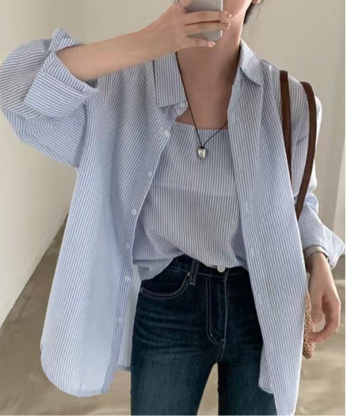 by muni:r（バイ ムニール）の「シアーストライプキャミソール+シャツSET（シャツ/ブラウス・レディース・ホワイト/ブルー・FREE）」の2枚目の写真