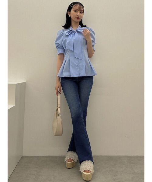 dazzlin（ダズリン）の「ペプラムタックボウタイブラウス（シャツ/ブラウス・レディース・ブラック/ブルー/グレー/オフホワイト・FREE）」の21枚目の写真