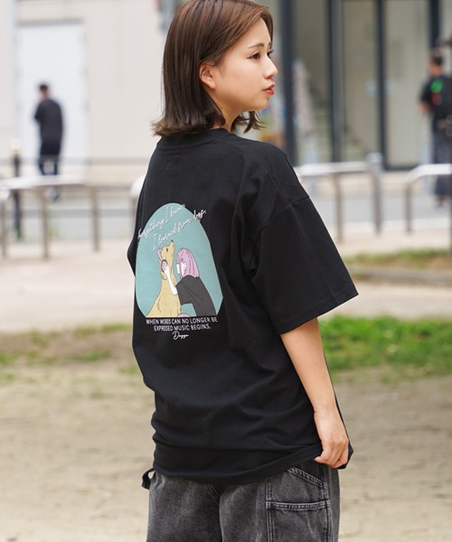 1111clothing(ワンフォークロージング)の「【unisex】ロゴ刺繍 イラストガール Tシャツ / バックプリント オーバーサイズ Tシャツ(Tシャツ/カットソー・メンズ・ホワイト系2/ブラック系2/ホワイト系3/グリーン系2/ブルー系3/ブラック系3・M/L)」の15枚目の写真
