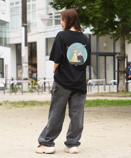 1111clothing(ワンフォークロージング)の「【unisex】ロゴ刺繍 イラストガール Tシャツ / バックプリント オーバーサイズ Tシャツ(Tシャツ/カットソー・メンズ・ホワイト系2/ブラック系2/ホワイト系3/グリーン系2/ブルー系3/ブラック系3・M/L)」の18枚目の写真