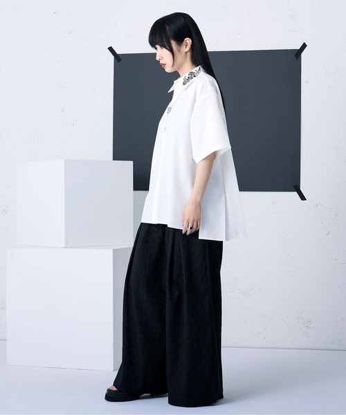 Ellno Loset（エルノロゼット）の「バックプリーツ刺繍シャツ（シャツ/ブラウス・メンズ・オフホワイト/ブラック・LARGE/SMALL/MEDIUM）」の8枚目の写真