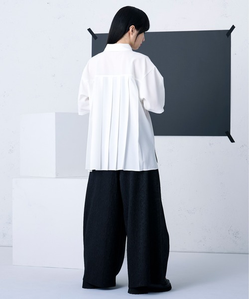 Ellno Loset（エルノロゼット）の「バックプリーツ刺繍シャツ（シャツ/ブラウス・メンズ・オフホワイト/ブラック・LARGE/SMALL/MEDIUM）」の9枚目の写真